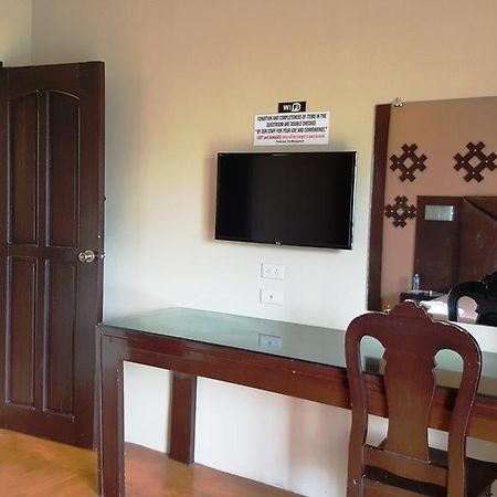 Hollywood Drive-In Hotel Baguio City Екстер'єр фото