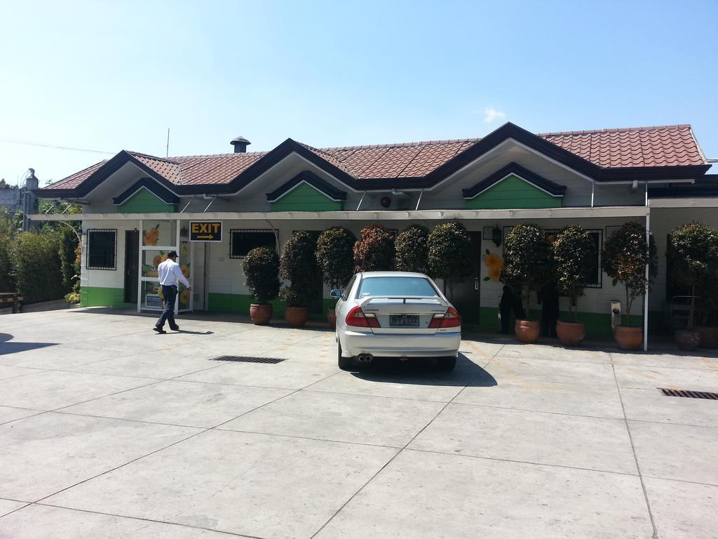 Hollywood Drive-In Hotel Baguio City Екстер'єр фото