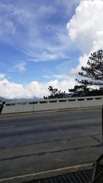 Hollywood Drive-In Hotel Baguio City Екстер'єр фото