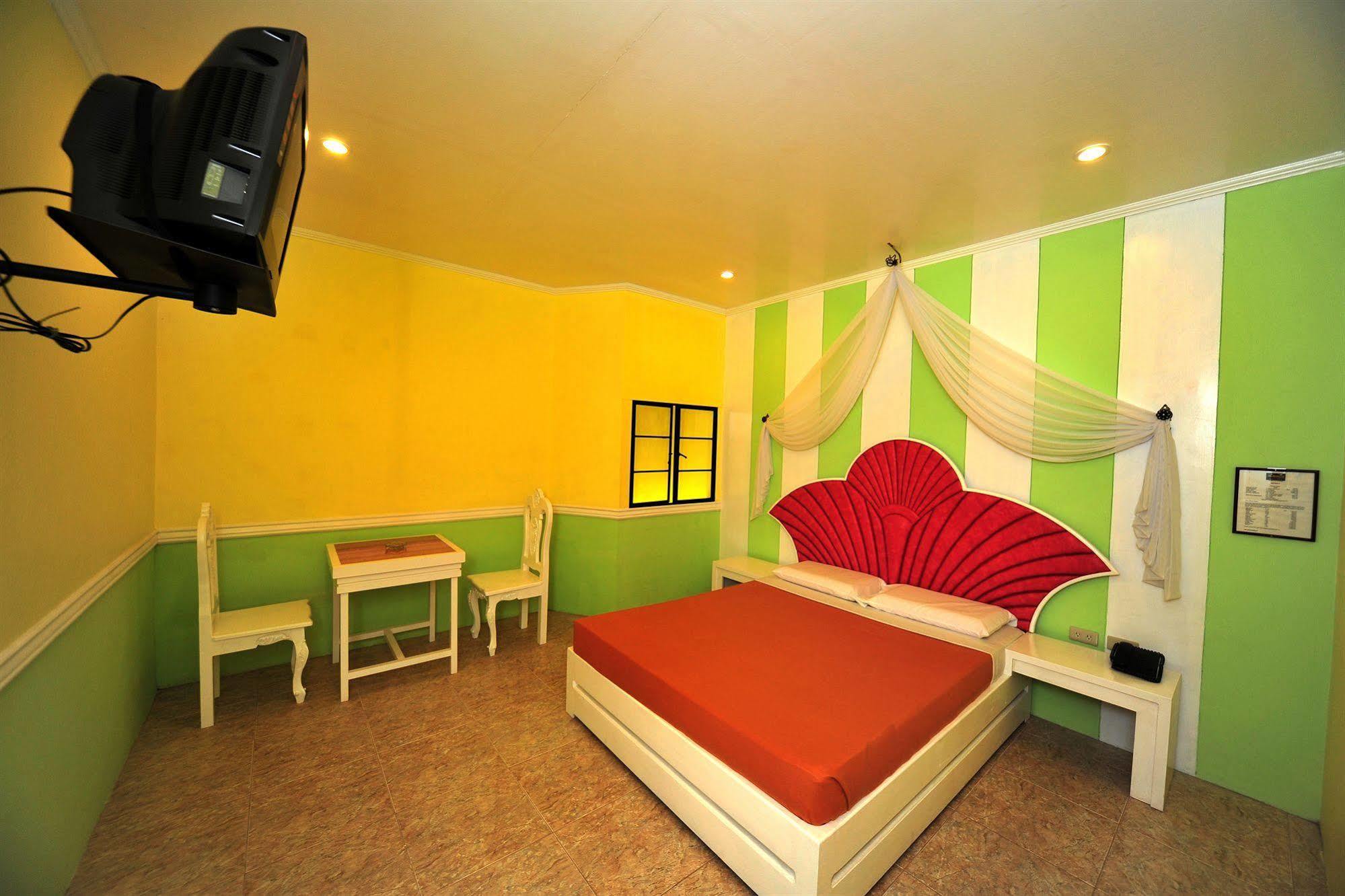 Hollywood Drive-In Hotel Baguio City Екстер'єр фото