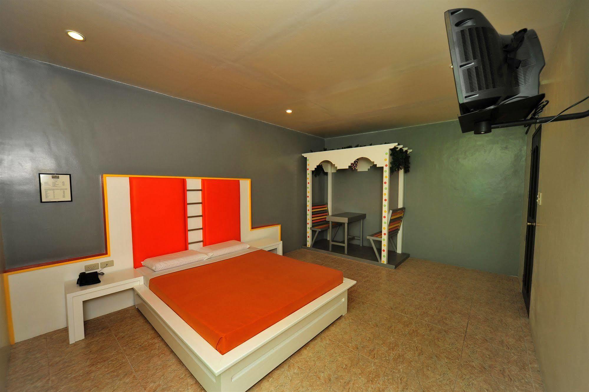 Hollywood Drive-In Hotel Baguio City Екстер'єр фото