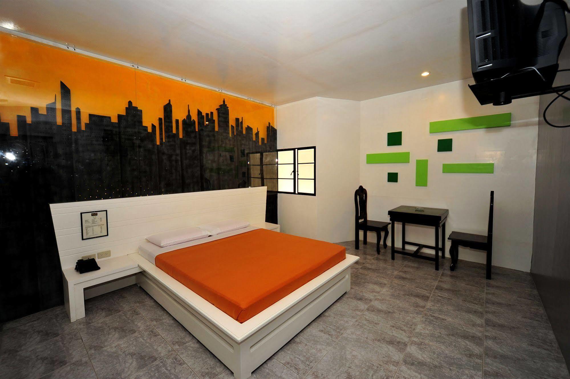 Hollywood Drive-In Hotel Baguio City Екстер'єр фото